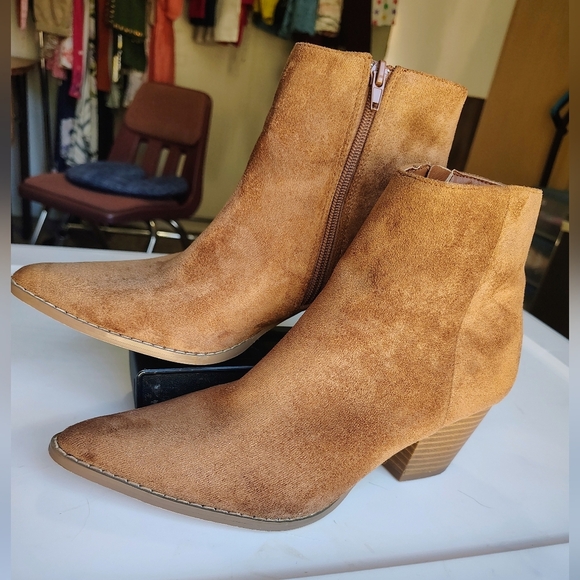 Lulu's x Matisse spirit Fawn Suede Pointed Toe Ankle Booties Women's 8M. - Picture 17 of 17